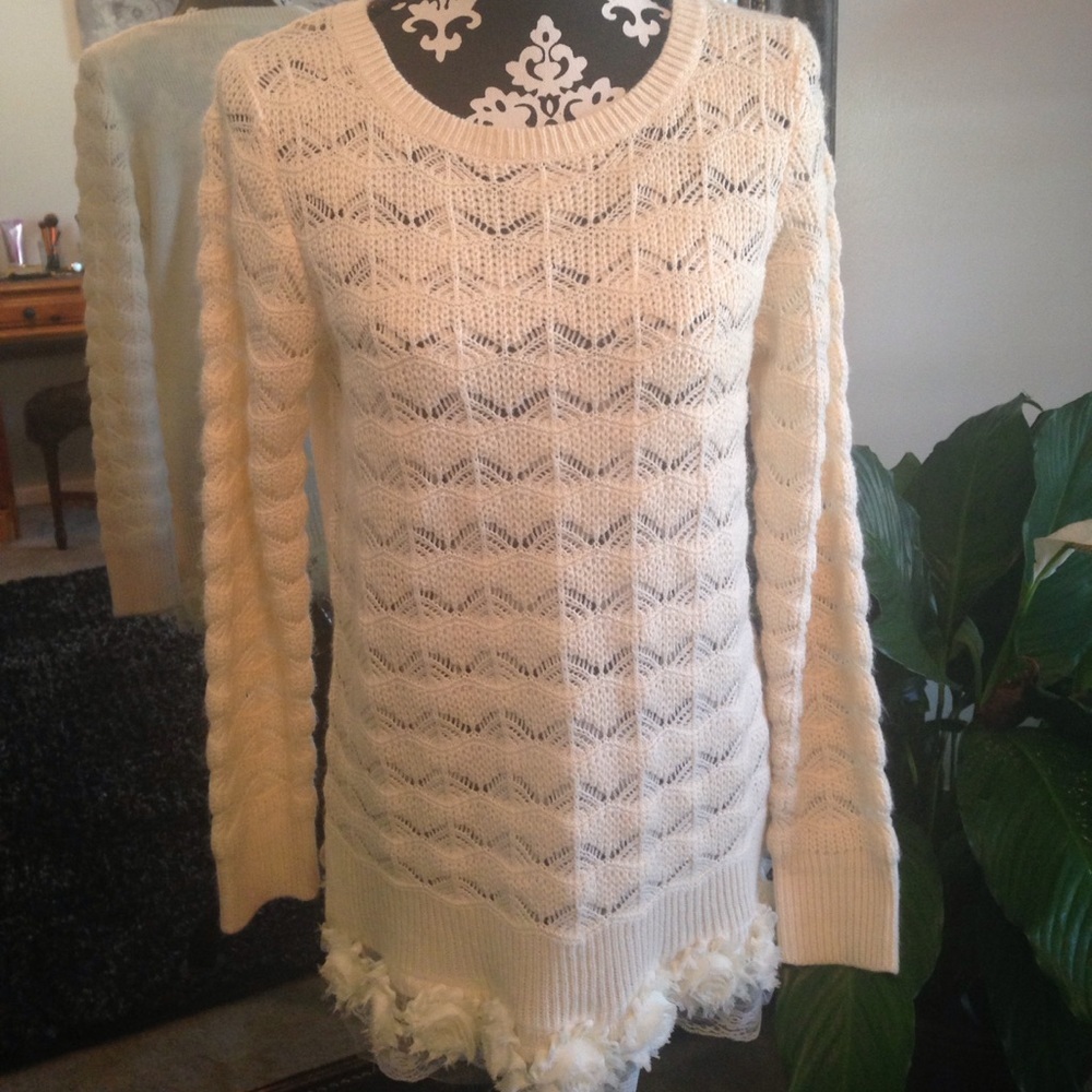 Shell stitch and lace sweater B1